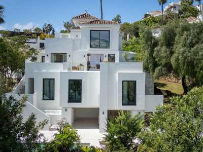 Villa for sale in Nueva Andalucia