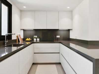 Villa for sale in Nueva Andalucia