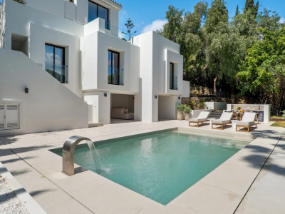 Villa for sale in Nueva Andalucia