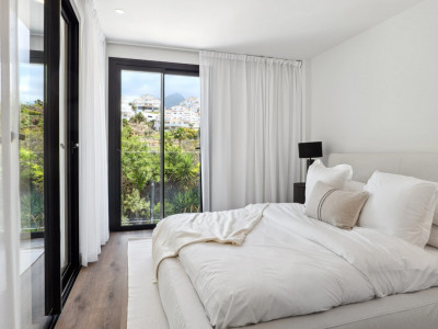 Villa for sale in Nueva Andalucia