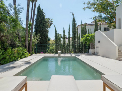 Villa for sale in Nueva Andalucia