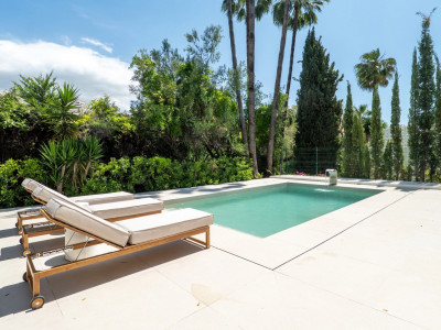 Villa for sale in Nueva Andalucia