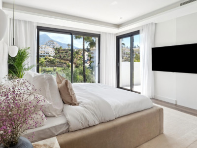 Villa for sale in Nueva Andalucia