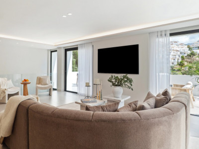 Villa for sale in Nueva Andalucia