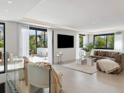 Villa for sale in Nueva Andalucia