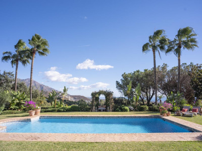 Villa en venta en El Madroñal, Benahavis