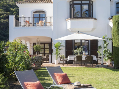 Villa en venta en El Madroñal, Benahavis
