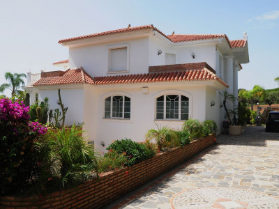 Villa for sale in Hacienda las Chapas, Marbella East