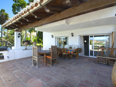 Villa for sale in Aloha, Nueva Andalucia