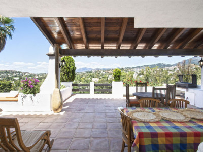 Villa for sale in Aloha, Nueva Andalucia