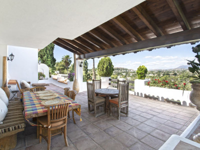 Villa for sale in Aloha, Nueva Andalucia