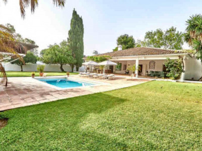 Villa for sale in Casasola, Estepona