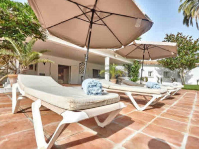 Villa for sale in Casasola, Estepona