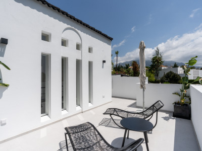 Villa for sale in Las Brisas, Nueva Andalucia