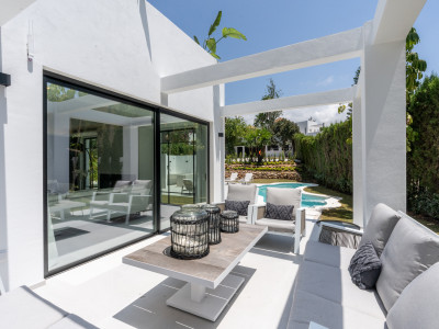 Villa for sale in Las Brisas, Nueva Andalucia