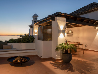 Penthouse for sale in Alcazaba Beach, Estepona