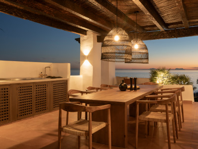 Penthouse for sale in Alcazaba Beach, Estepona