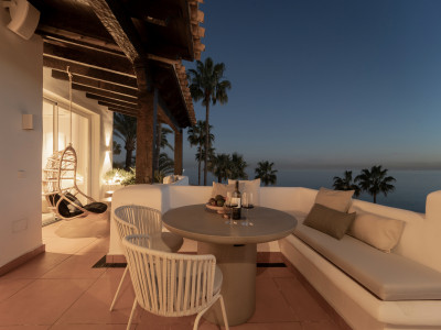 Penthouse for sale in Alcazaba Beach, Estepona