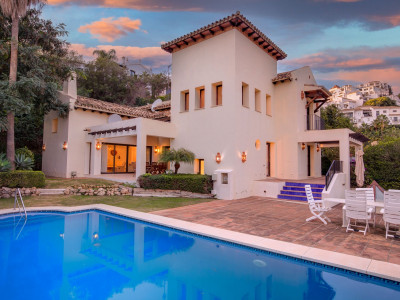 Villa for sale in Los Arqueros, Benahavis