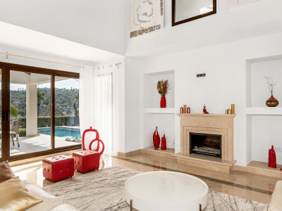 Villa for sale in Los Arqueros, Benahavis