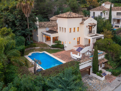 Villa for sale in Los Arqueros, Benahavis