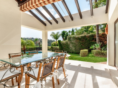 Villa for sale in Los Arqueros, Benahavis