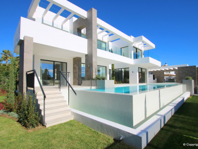 Villa for sale in Marbesa, Marbella East