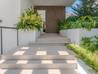 Villa for sale in Marbesa, Marbella East
