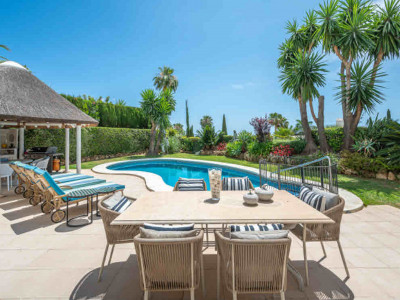 Villa en venta en Altos Reales, Marbella Golden Mile