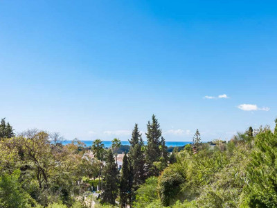 Villa for sale in El Paraiso, Estepona