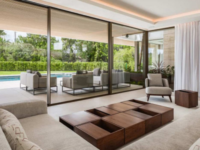 Villa for sale in El Paraiso, Estepona