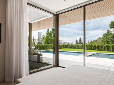 Villa for sale in El Paraiso, Estepona