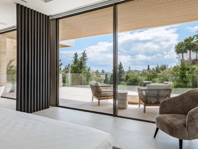 Villa for sale in El Paraiso, Estepona