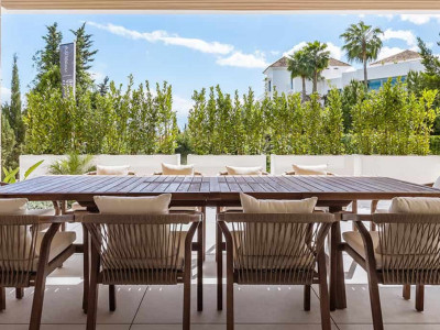 Villa for sale in El Paraiso, Estepona