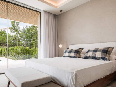 Villa for sale in El Paraiso, Estepona