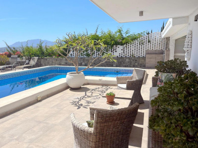 Villa for sale in Nueva Andalucia