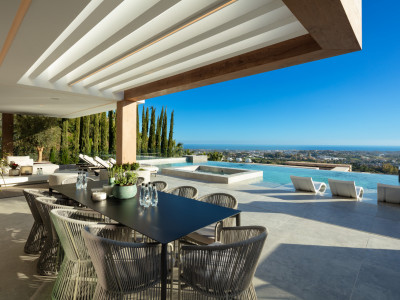 Villa en venta en El Herrojo, Benahavis