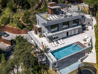 Villa en venta en El Madroñal, Benahavis
