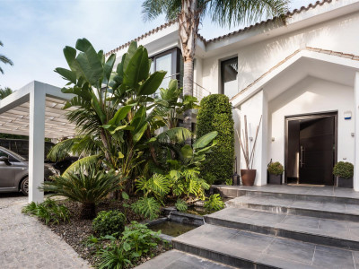 Villa for sale in Los Monteros Playa, Marbella East
