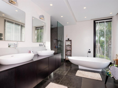 Villa for sale in Los Monteros Playa, Marbella East