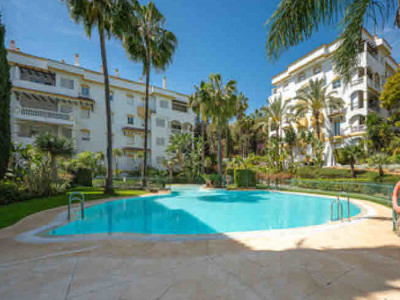 Zweistöckiges Penthouse zum Verkauf in Hacienda Nagüeles I, Marbella Goldene Meile