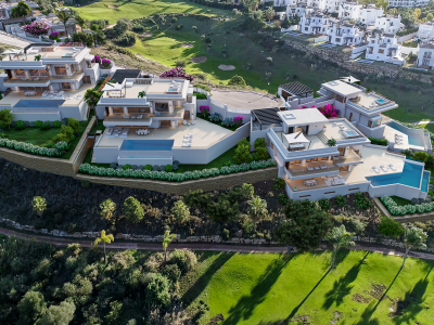 Villa for sale in La Resina Golf, Estepona