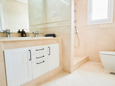 Erdgeschosswohnung zum Verkauf in Aloha, Nueva Andalucia
