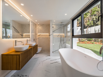 Villa zum Verkauf in El Paraiso, Estepona