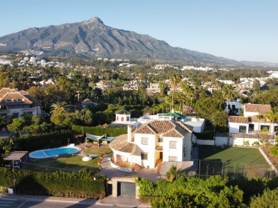 Villa zum Verkauf in Nueva Andalucia