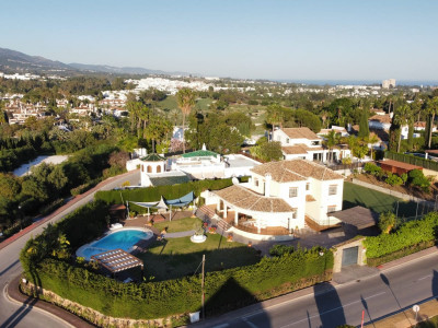 Villa zum Verkauf in Nueva Andalucia