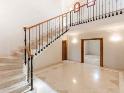 Villa zum Verkauf in Altos Reales, Marbella Goldene Meile