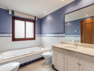 Villa zum Verkauf in Altos Reales, Marbella Goldene Meile