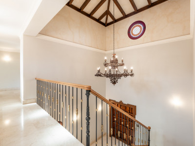 Villa zum Verkauf in Altos Reales, Marbella Goldene Meile