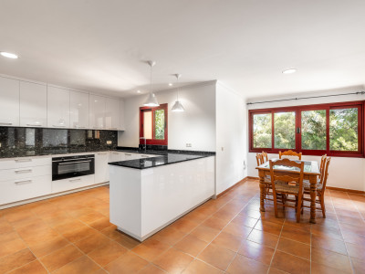 Villa zum Verkauf in Altos Reales, Marbella Goldene Meile